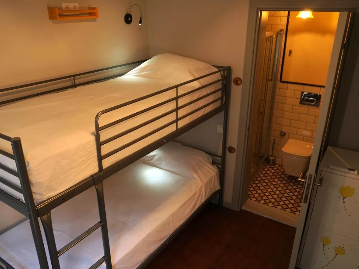 Tilas - Rooms In 19Th Century Wooden Townhouse,Kadikoy Istanbul Hotel