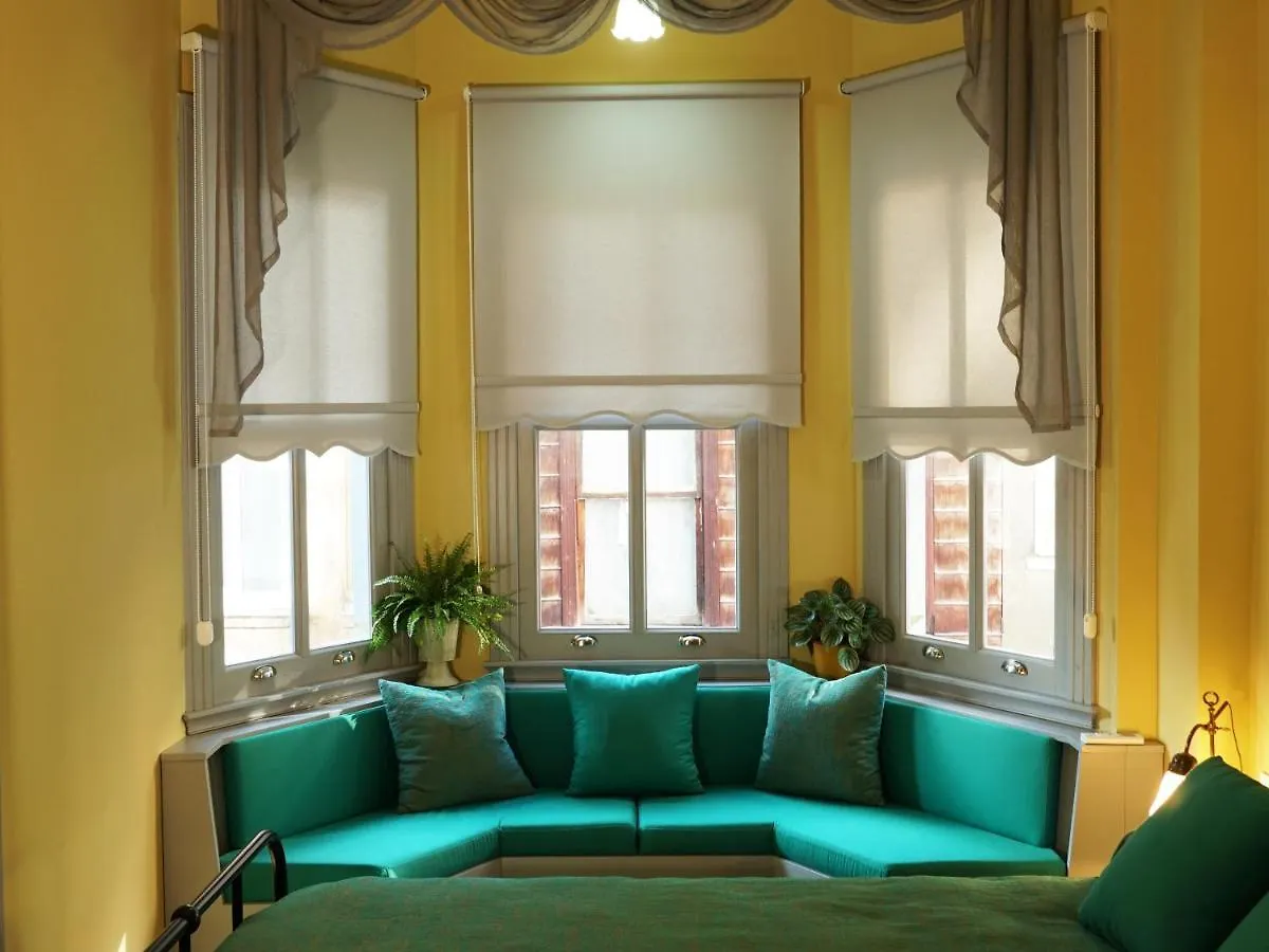 Tilas - Rooms In 19Th Century Wooden Townhouse,Kadikoy Istanbul