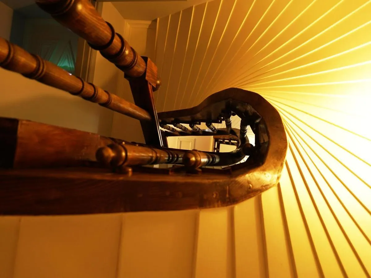 Tilas - Rooms In 19Th Century Wooden Townhouse,Kadikoy Istanbul