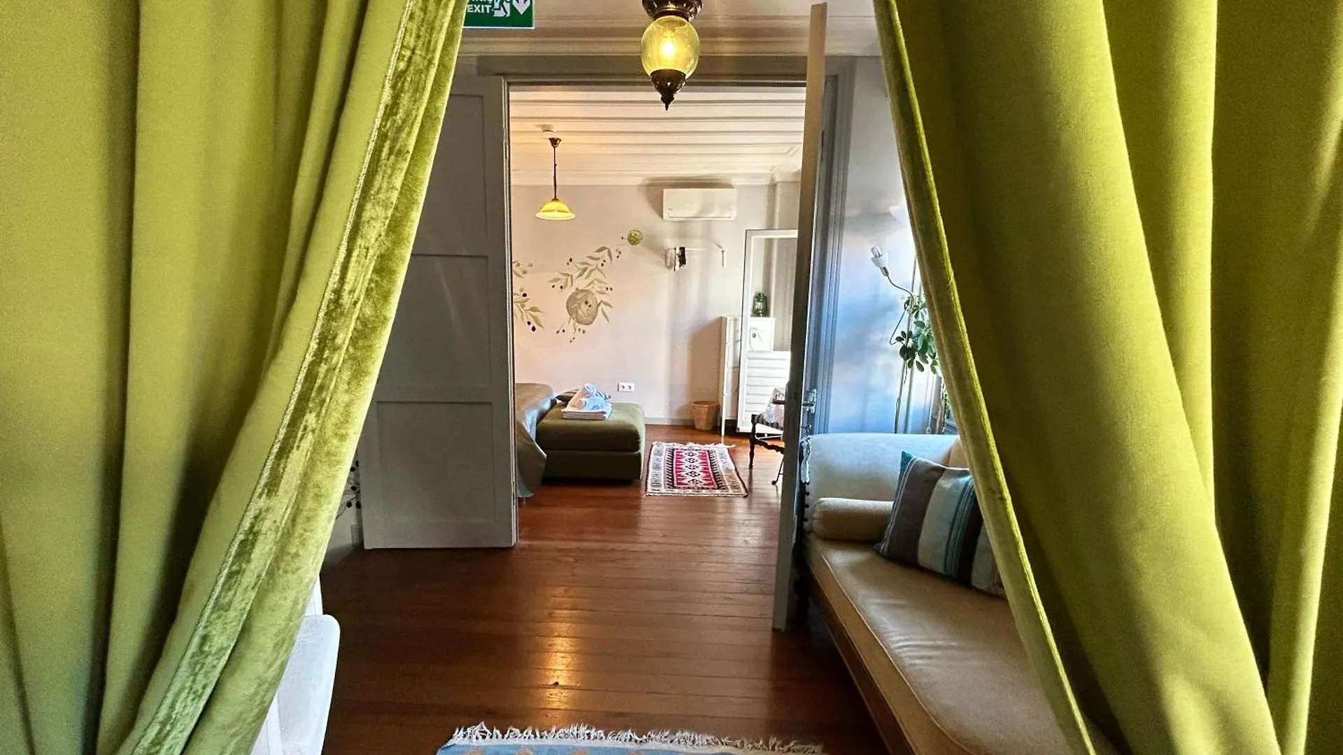 Hotel Tilas - Rooms In 19Th Century Wooden Townhouse,Kadikoy Istanbul Turkey